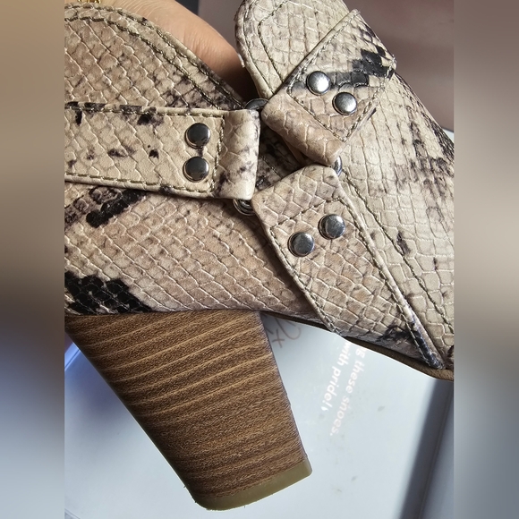 EUC Fergalicious snake skin Women's bootie 7.5 - Picture 6 of 10